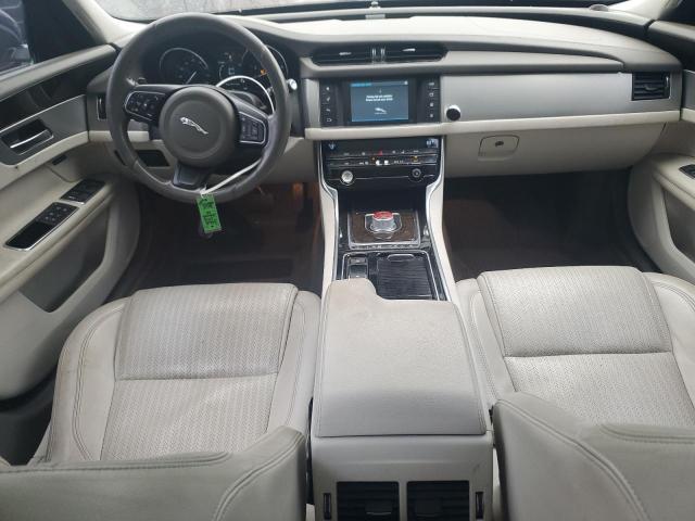 Jaguar XF Prestige Image 11