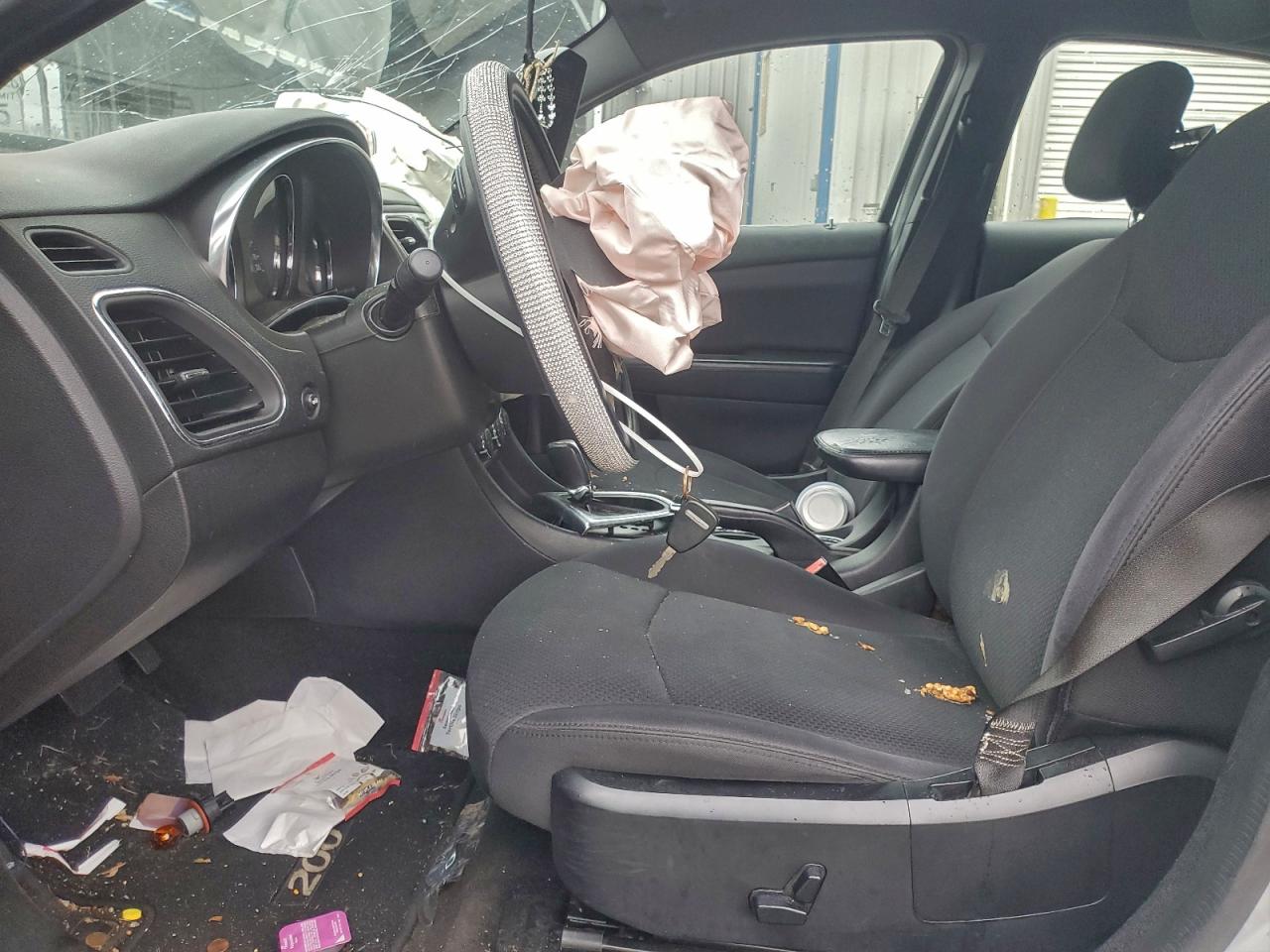 Chrysler 200 Touring Image 5