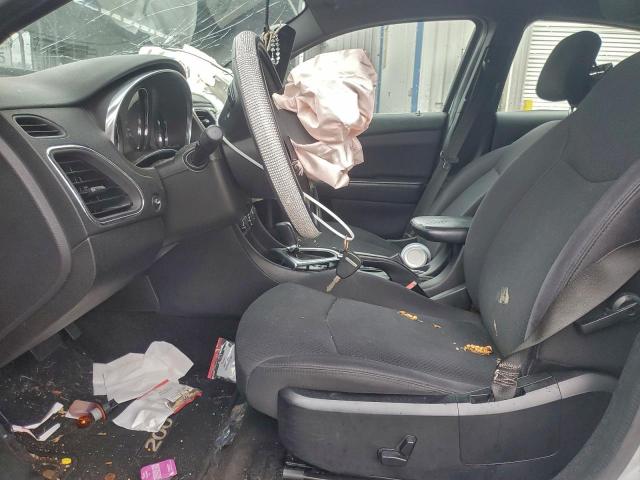 Chrysler 200 Touring Image 5