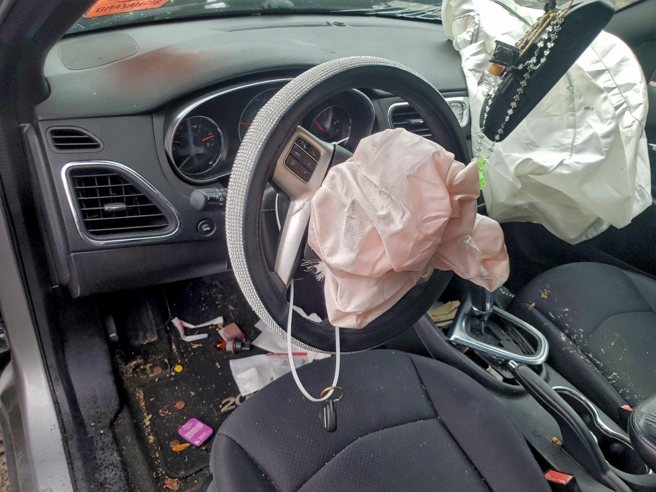 Chrysler 200 Touring Image 7