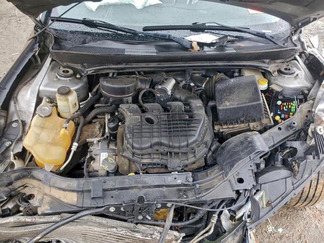 Chrysler 200 Touring Image 8