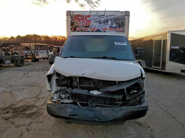 Chevrolet Express Image 9