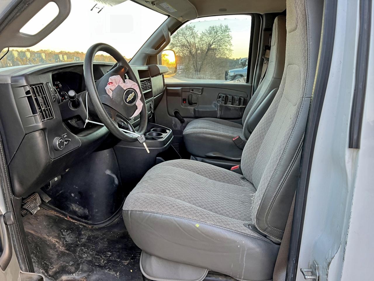 Chevrolet Express Image 7