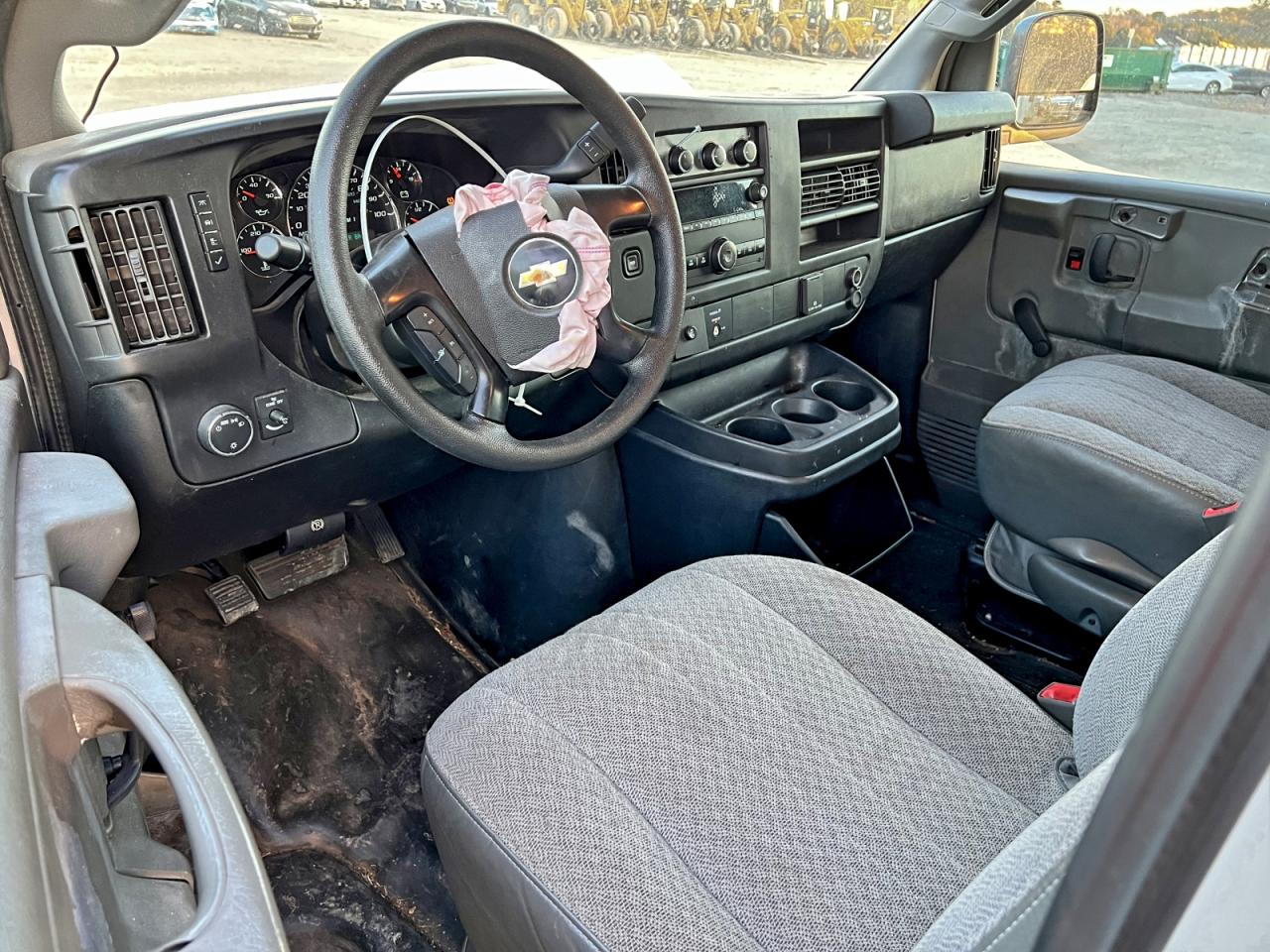 Chevrolet Express Image 8