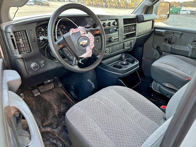Chevrolet Express Image 8