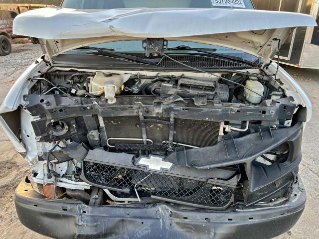 Chevrolet Express Image 13