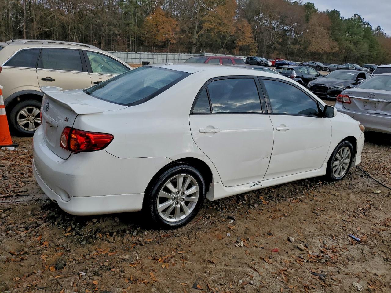 Toyota Corolla Base Image 3