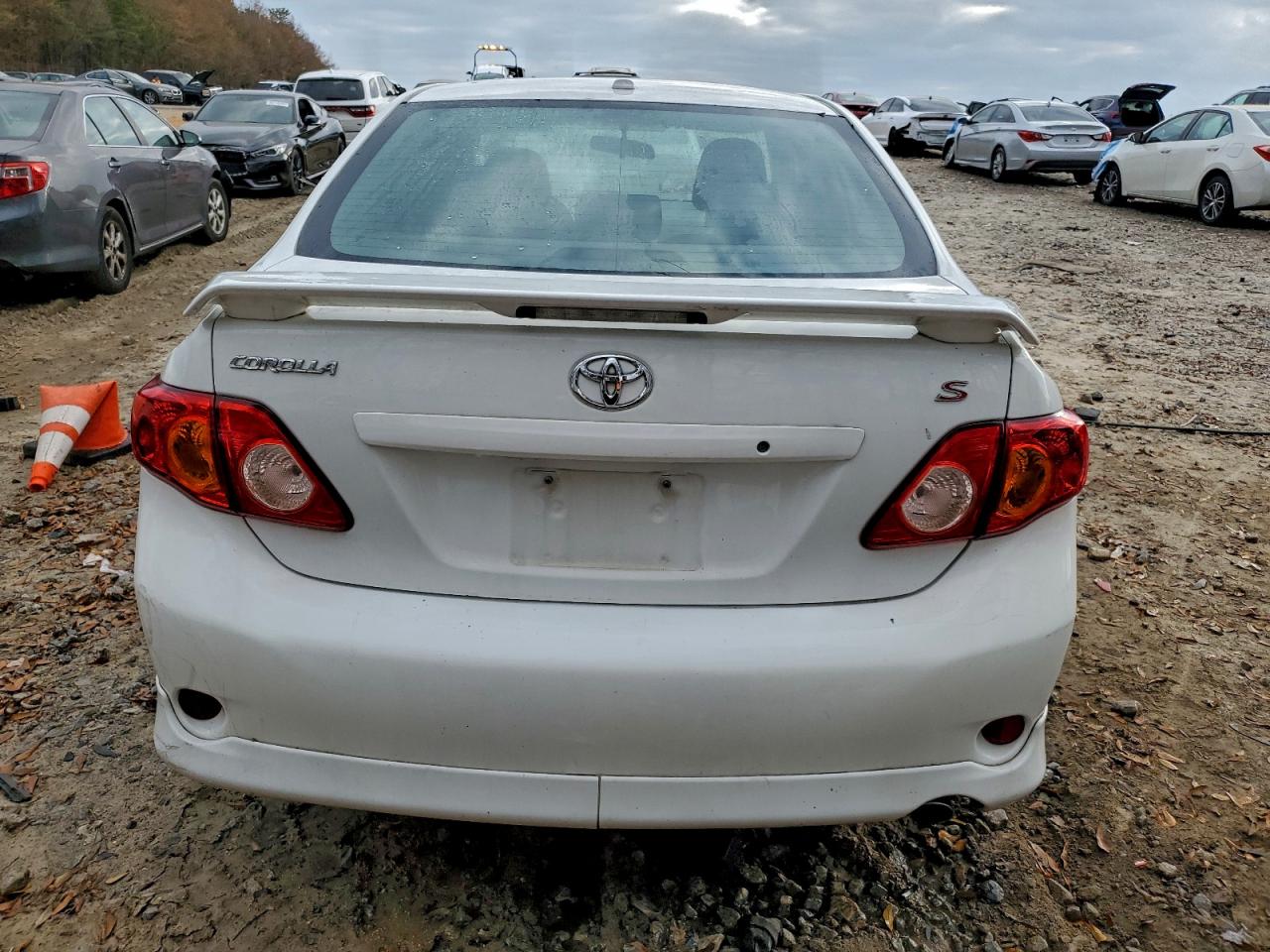 Toyota Corolla Base Image 7