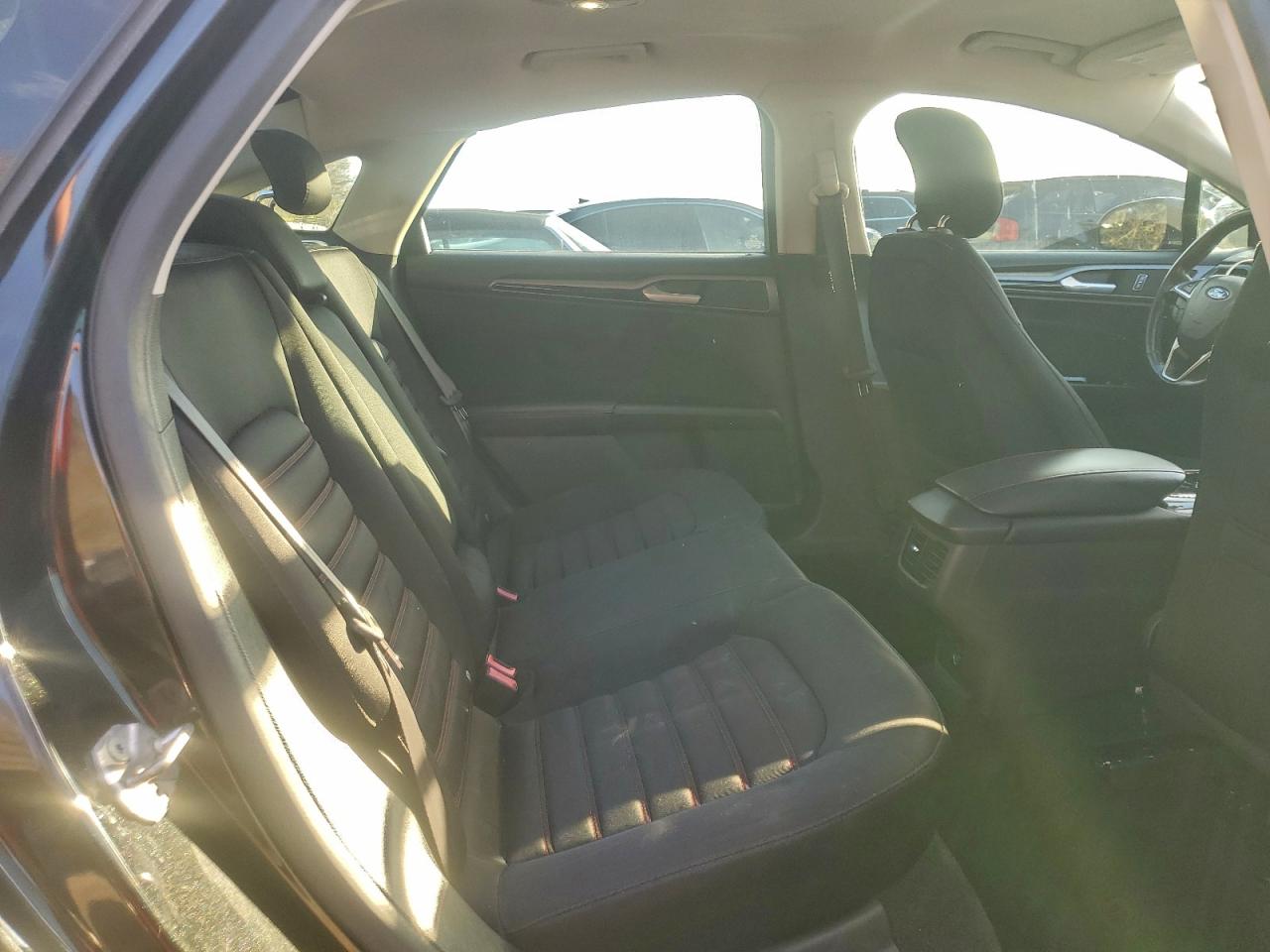 Ford Fusion Se Image 4