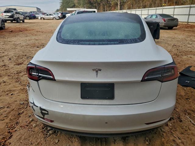 Tesla Model 3 Image 6