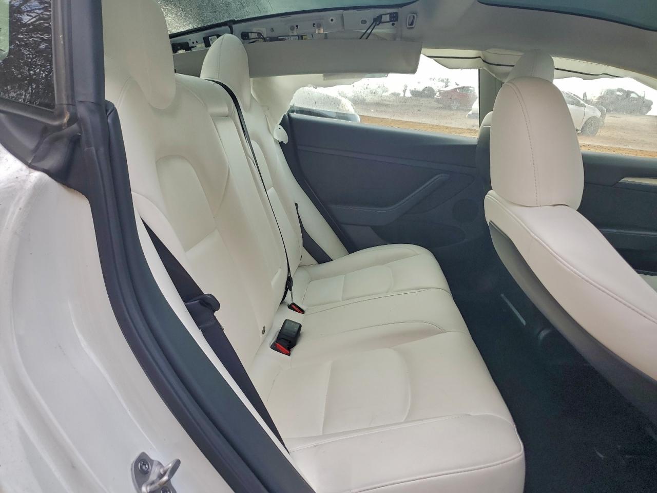 Tesla Model 3 Image 10