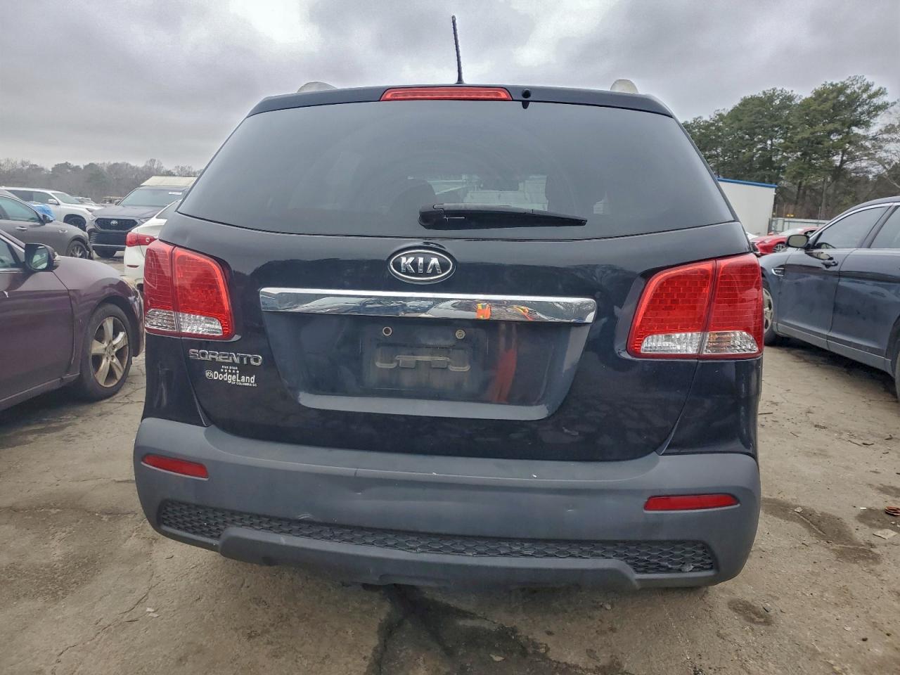Kia Sorento Base Image 5