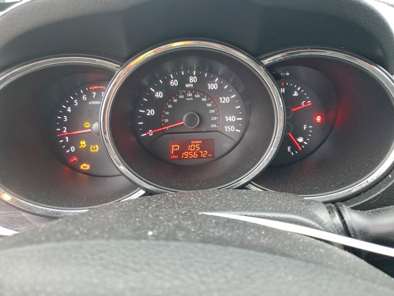 Kia Sorento Base Image 6