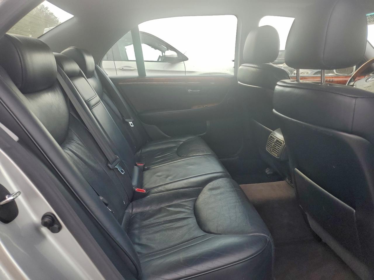 Lexus LS 430 Image 4