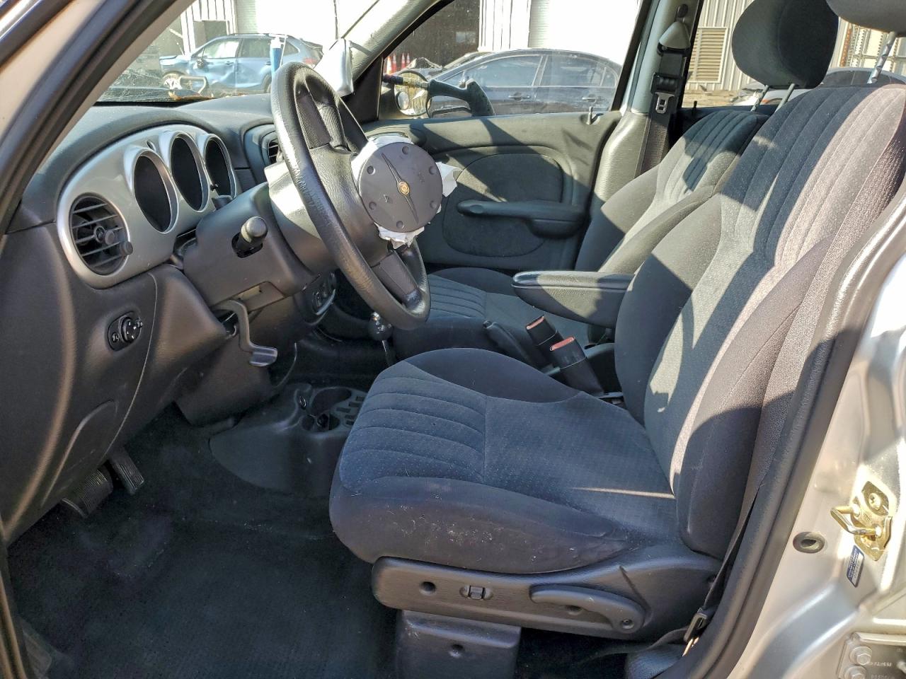 Chrysler PT Cruiser Touring Image 9