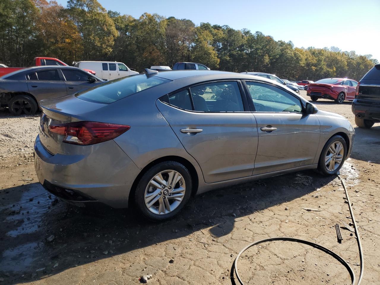 Hyundai ELANTRA Sel Image 12