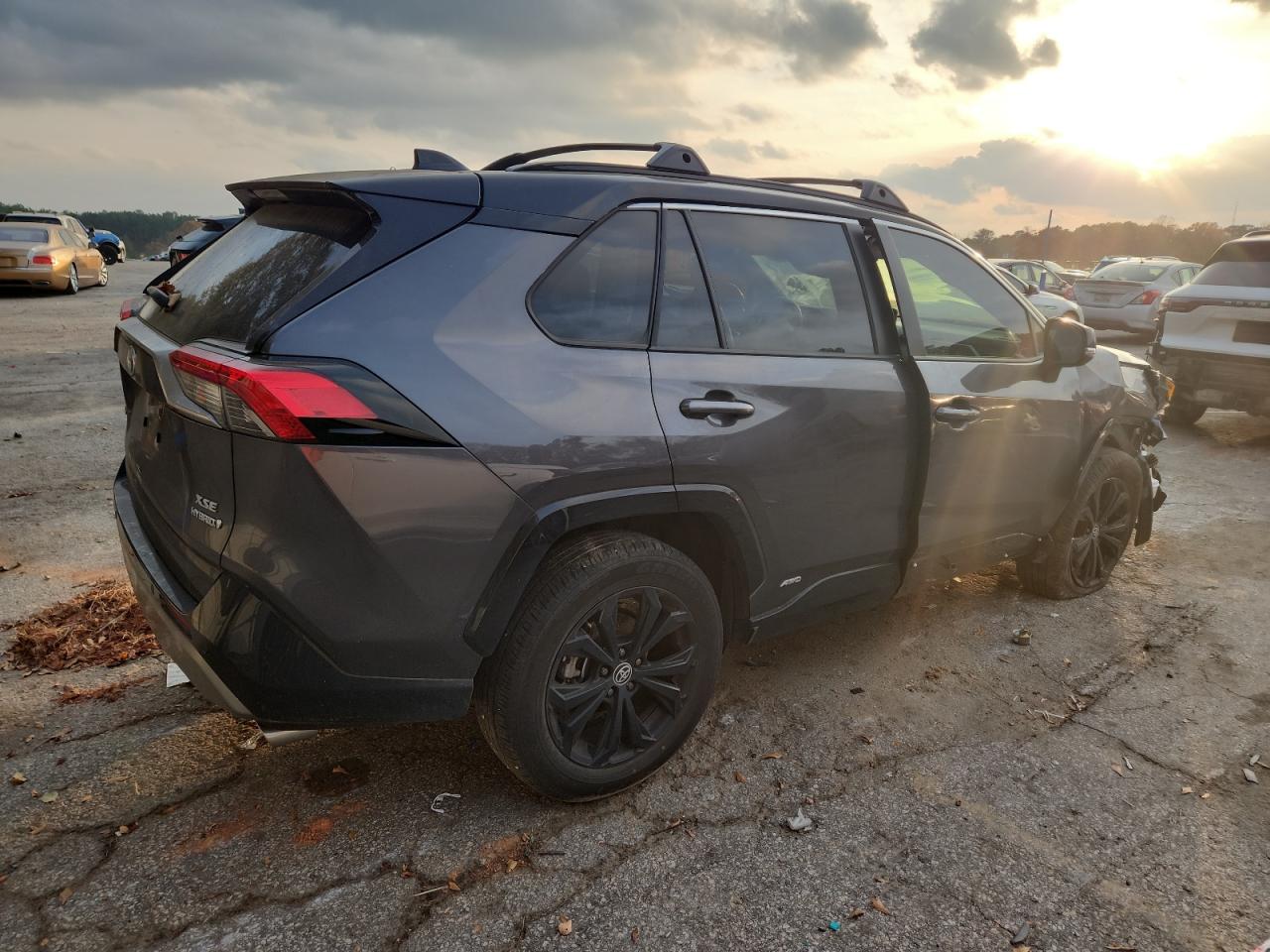 Toyota RAV4 Xse Image 3