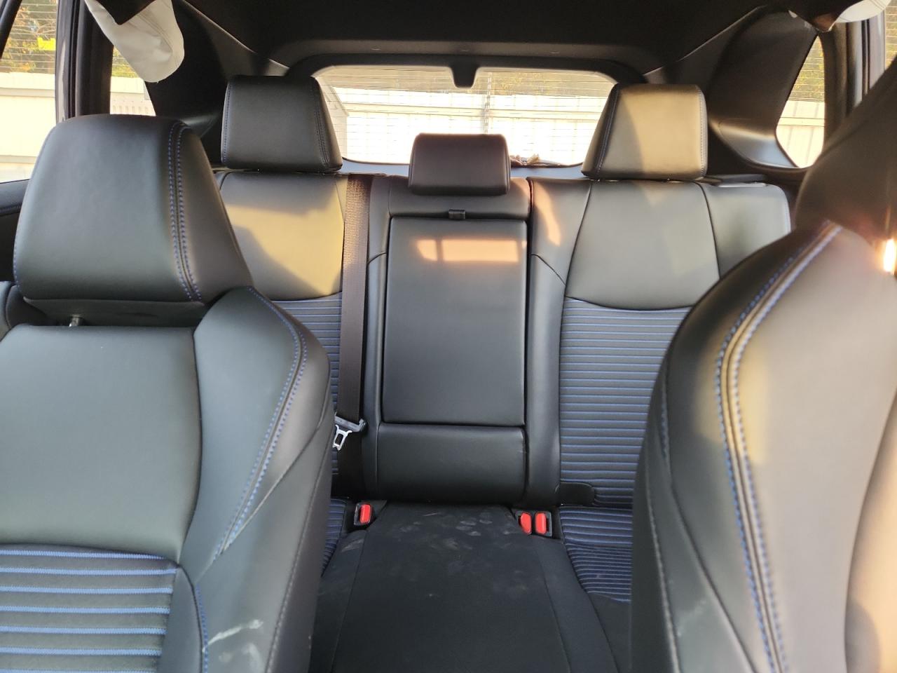 Toyota RAV4 Xse Image 6