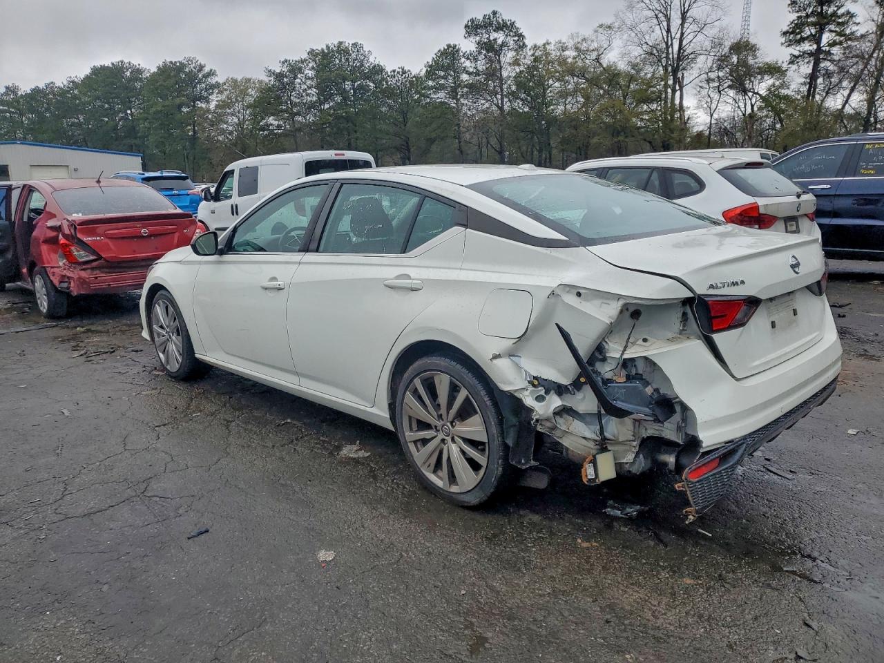 Nissan Altima Sr Image 2