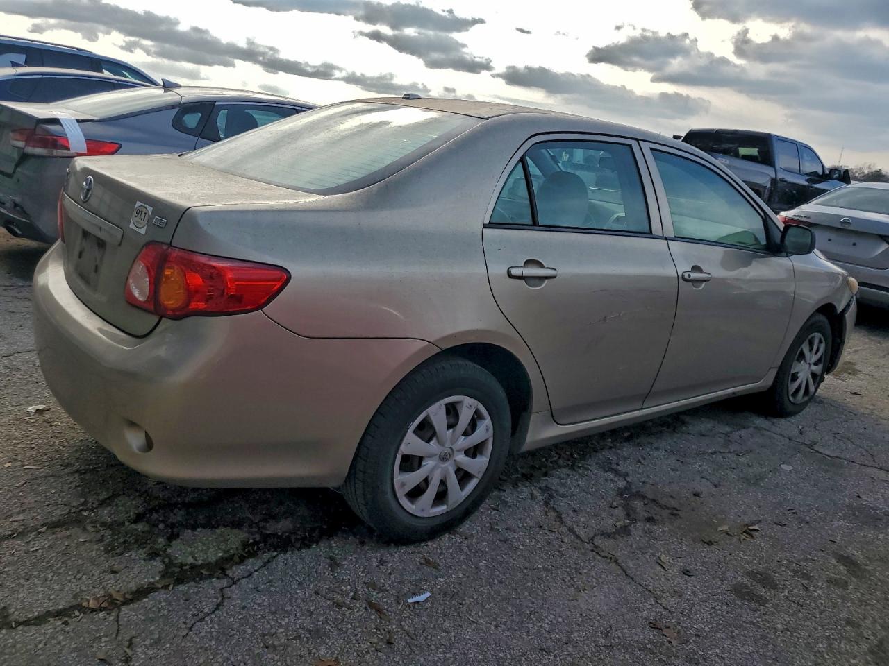 Toyota Corolla Base Image 2