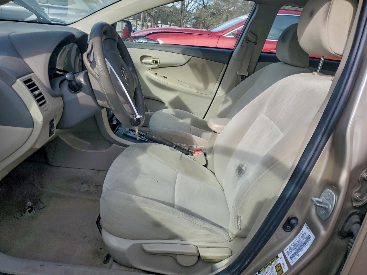 Toyota Corolla Base Image 12