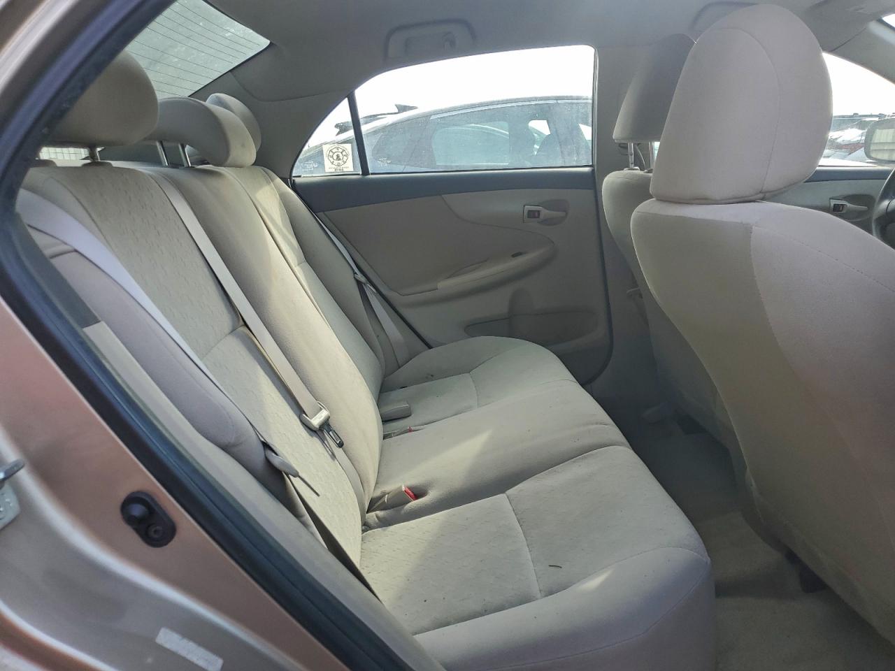 Toyota Corolla Base Image 7