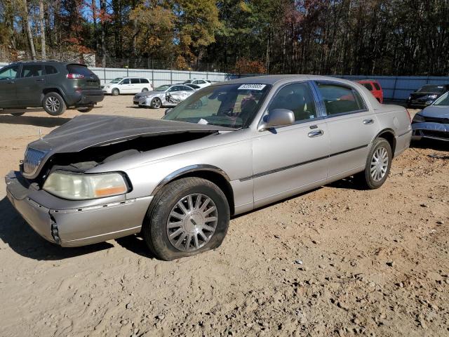  Salvage Lincoln Towncar