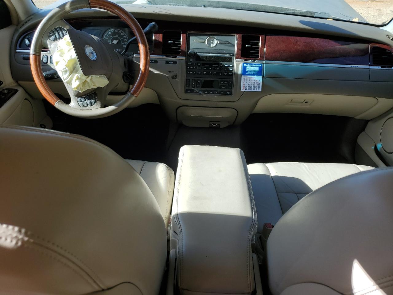 Lincoln Towncar Signature Image 6