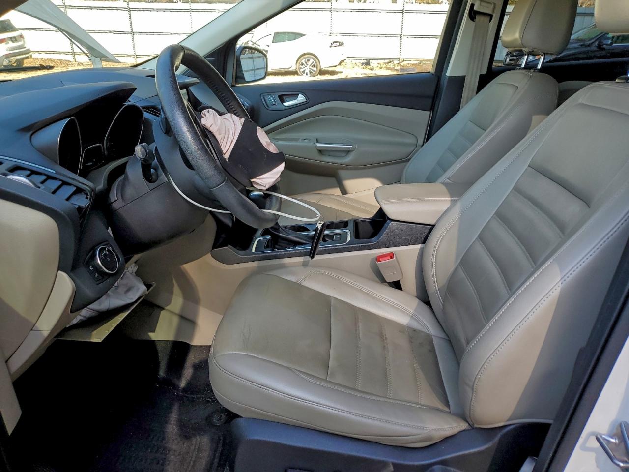 Ford Escape Titanium Image 10