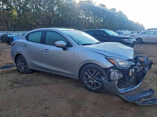 Toyota Yaris L Image 10