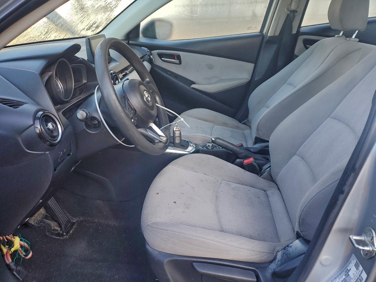 Toyota Yaris L Image 5