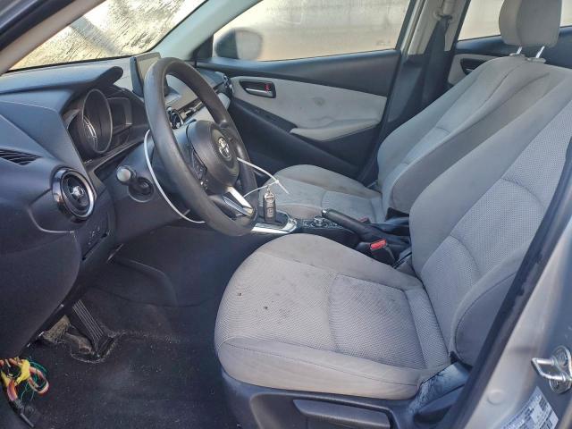 Toyota Yaris L Image 5