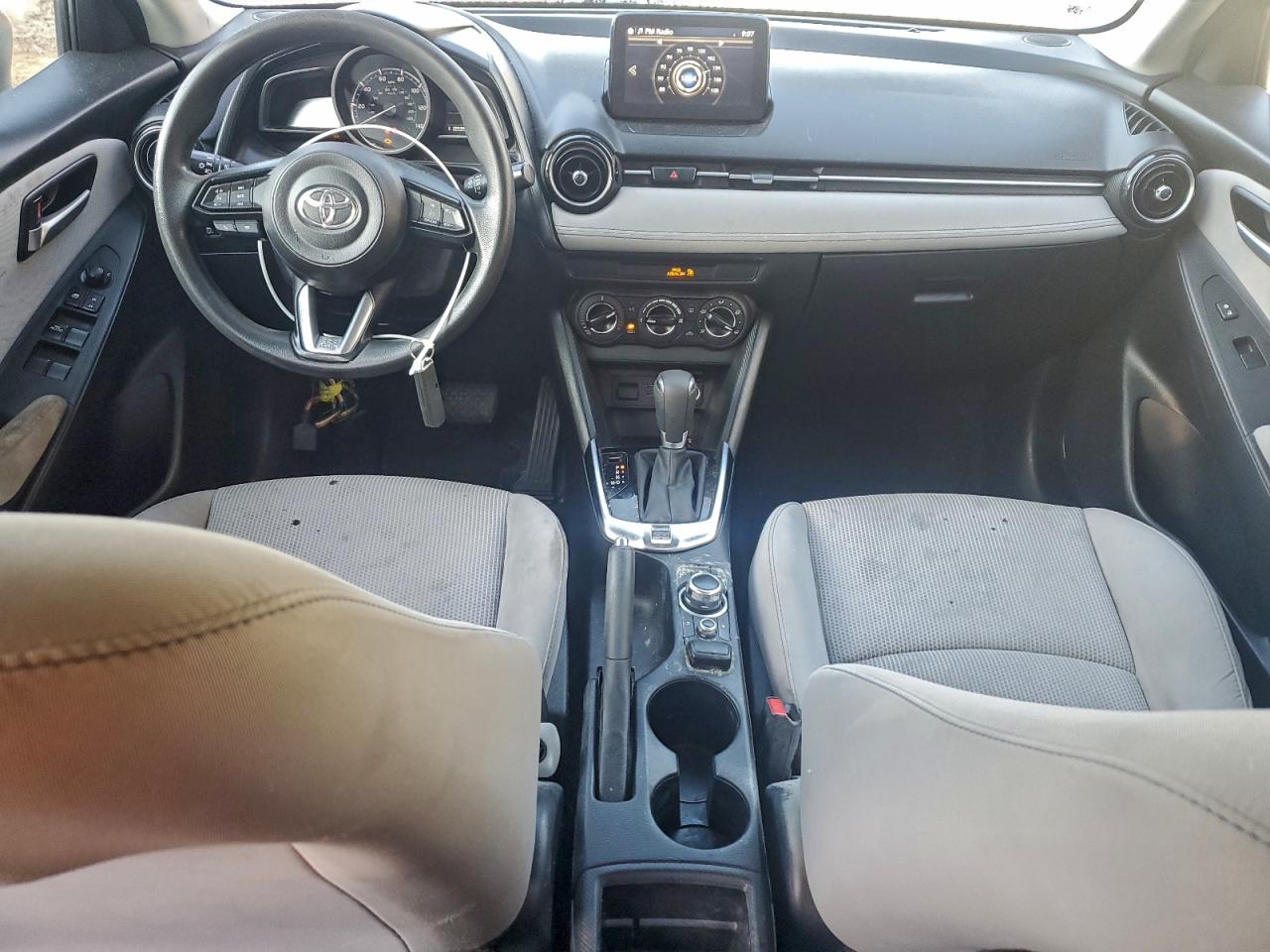 Toyota Yaris L Image 6