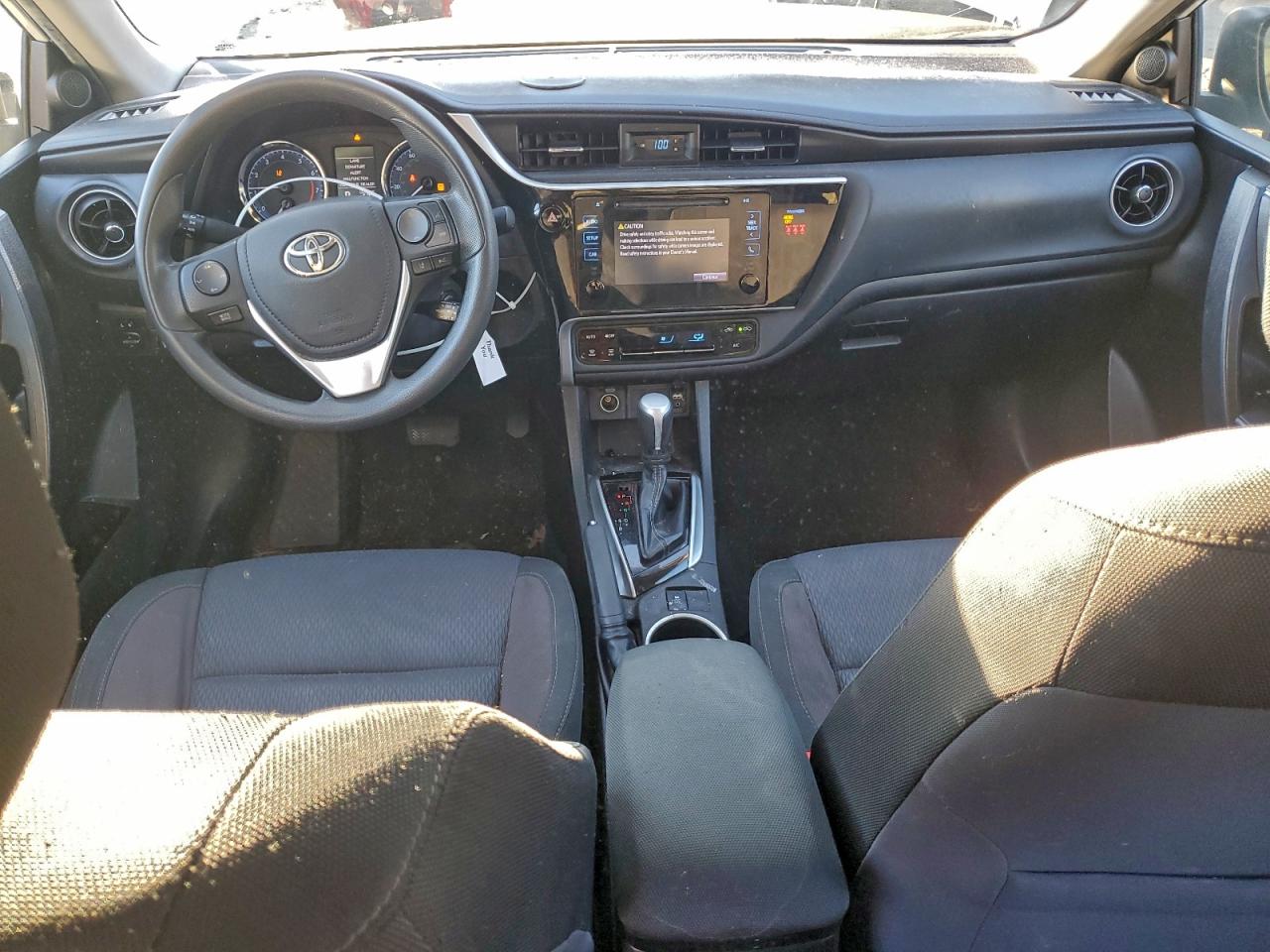 Toyota Corolla L Image 9