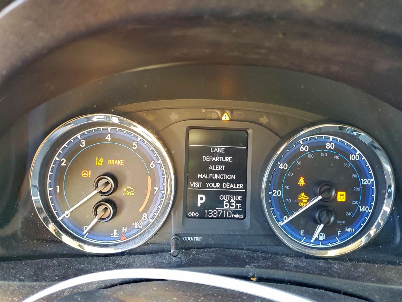 Toyota Corolla L Image 2