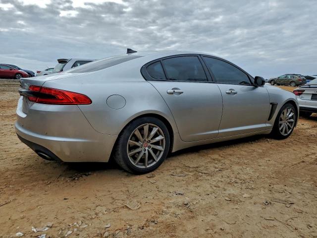 Jaguar XF Image 10