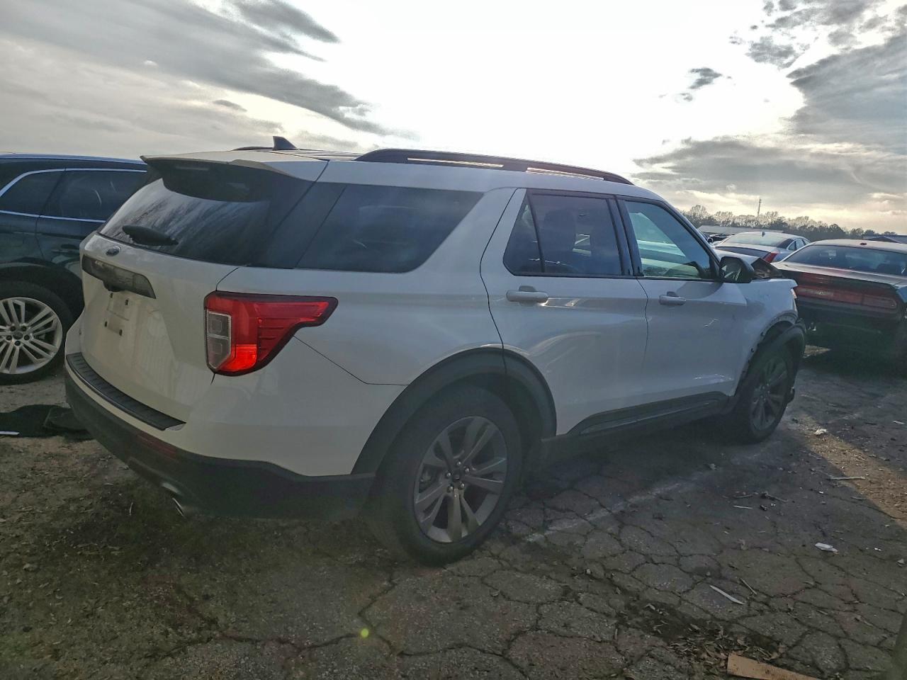 Ford Explorer Xlt Image 3