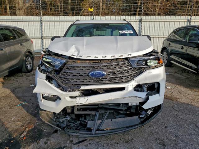 Ford Explorer Xlt Image 8