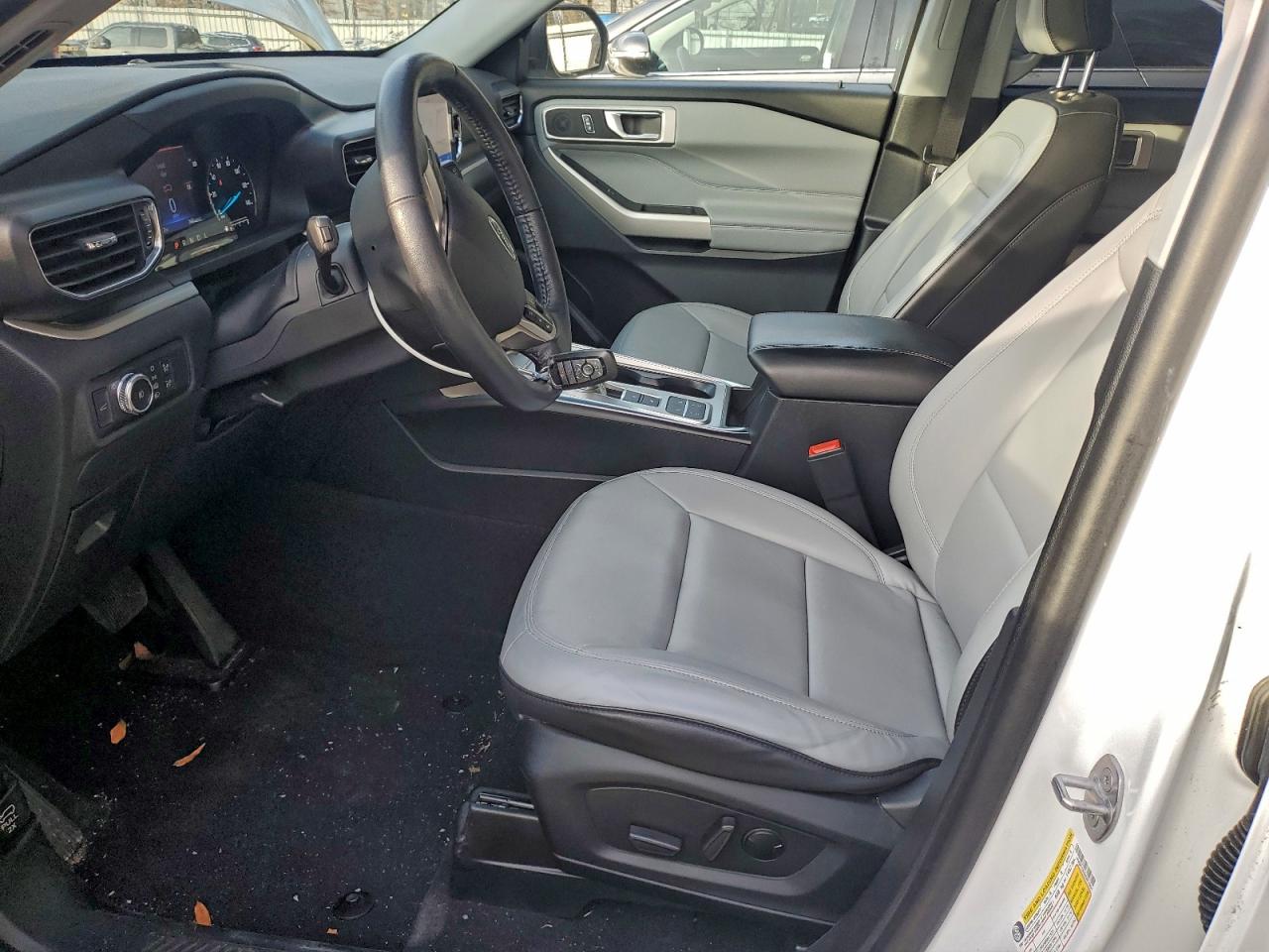 Ford Explorer Xlt Image 12