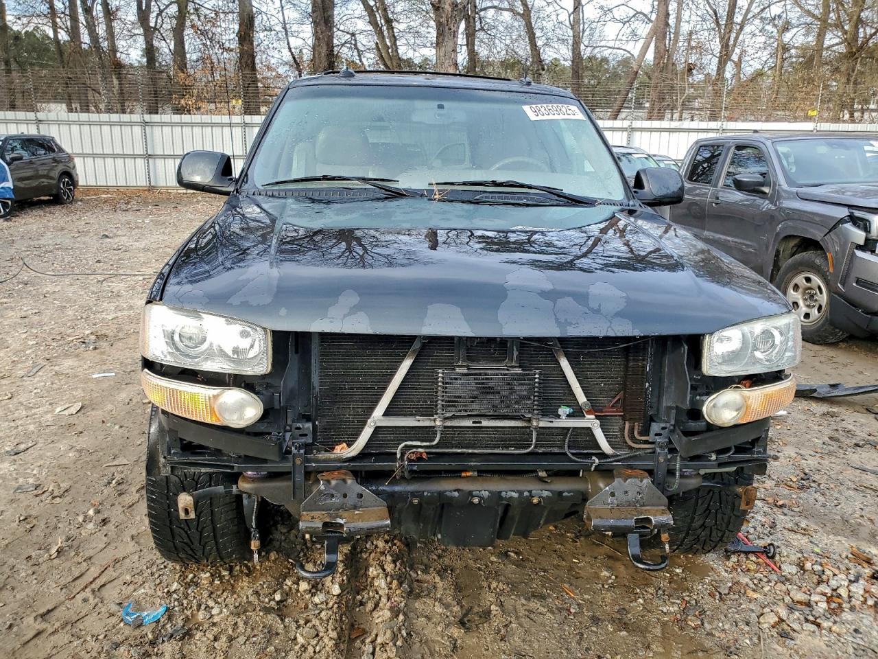 GMC Yukon Denali Image 13