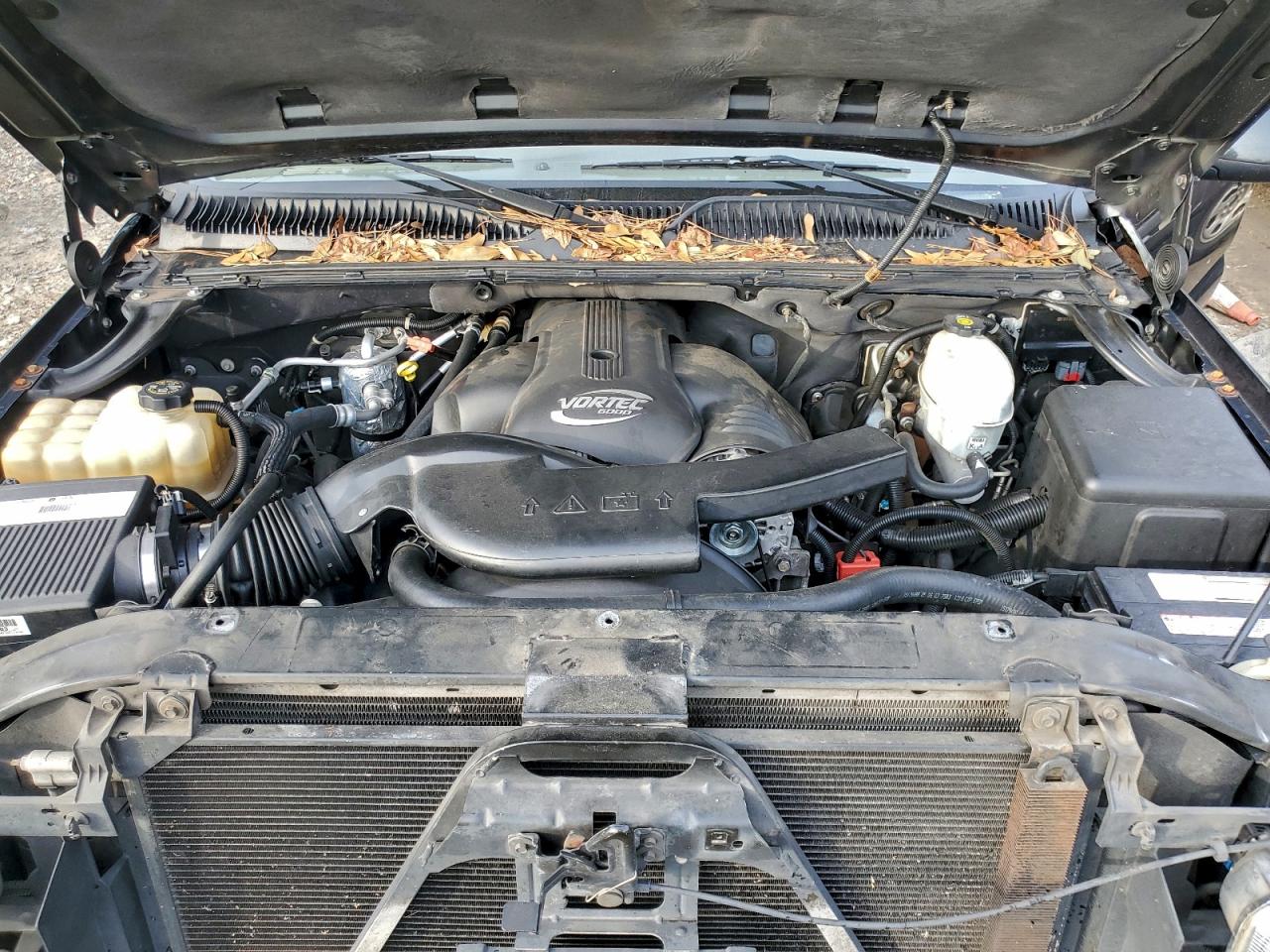 GMC Yukon Denali Image 14