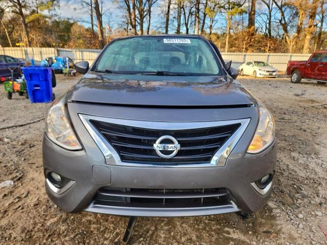 Nissan Versa S Image 4