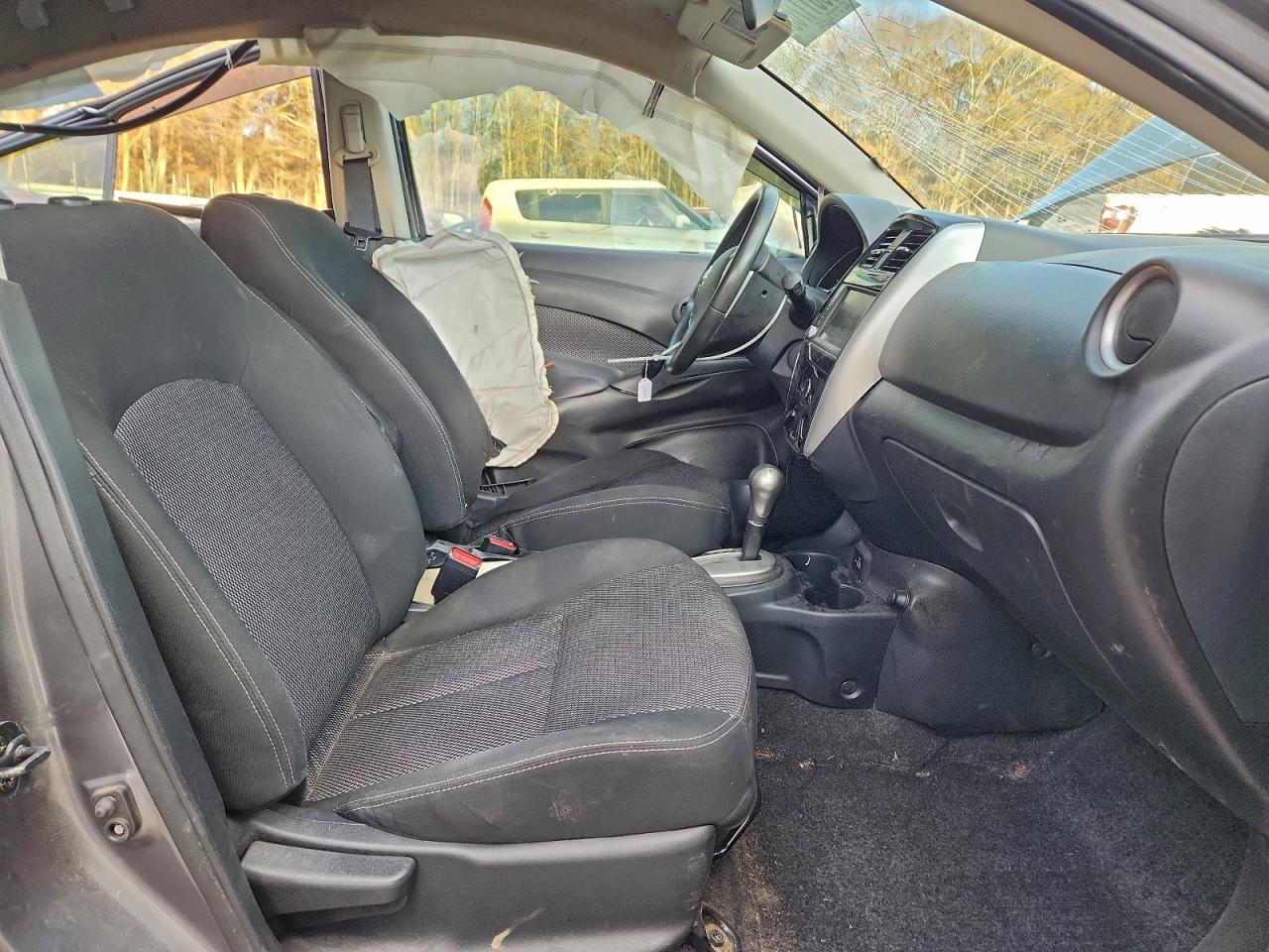 Nissan Versa S Image 10