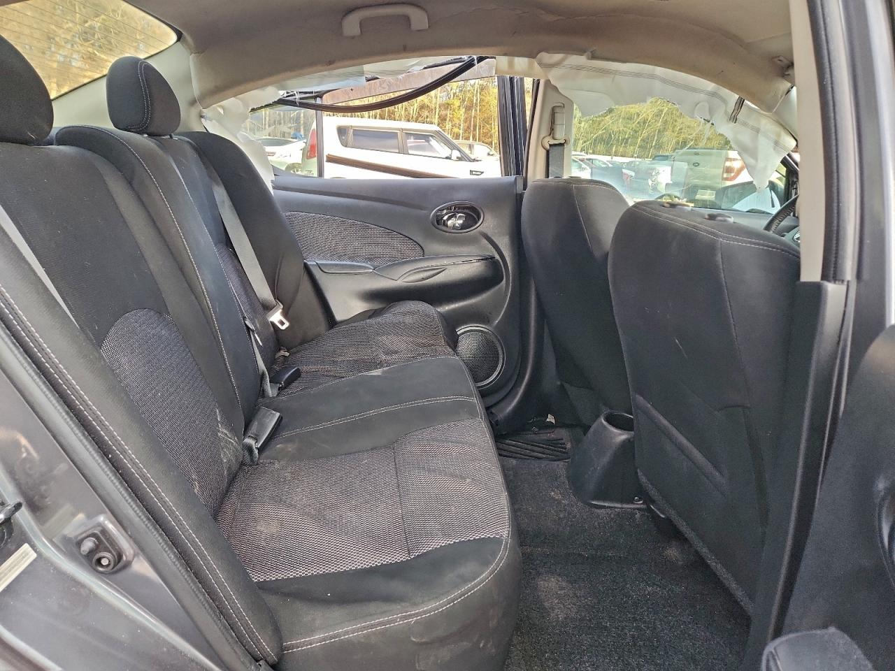 Nissan Versa S Image 6