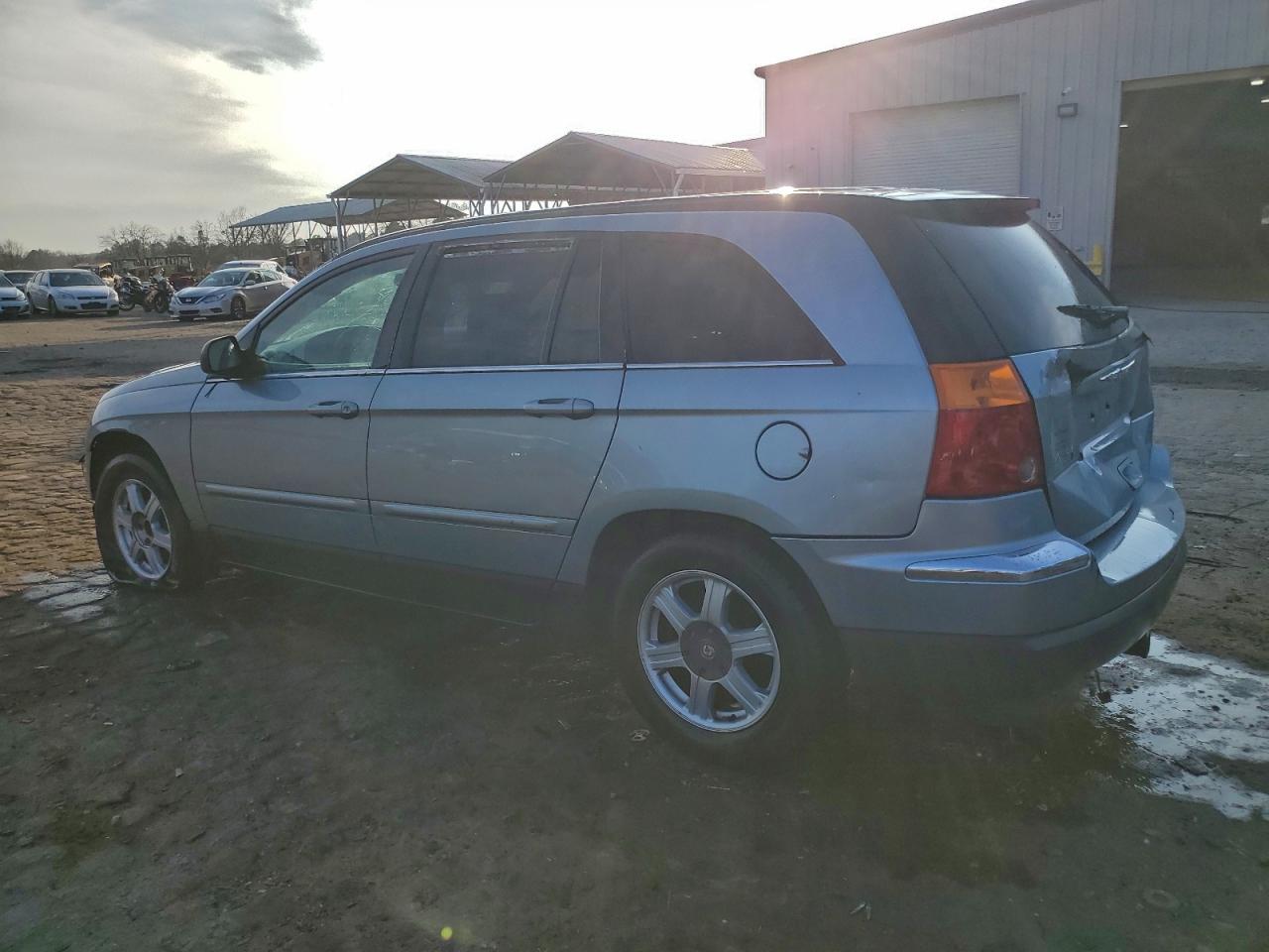 Chrysler Pacifica Touring Image 2