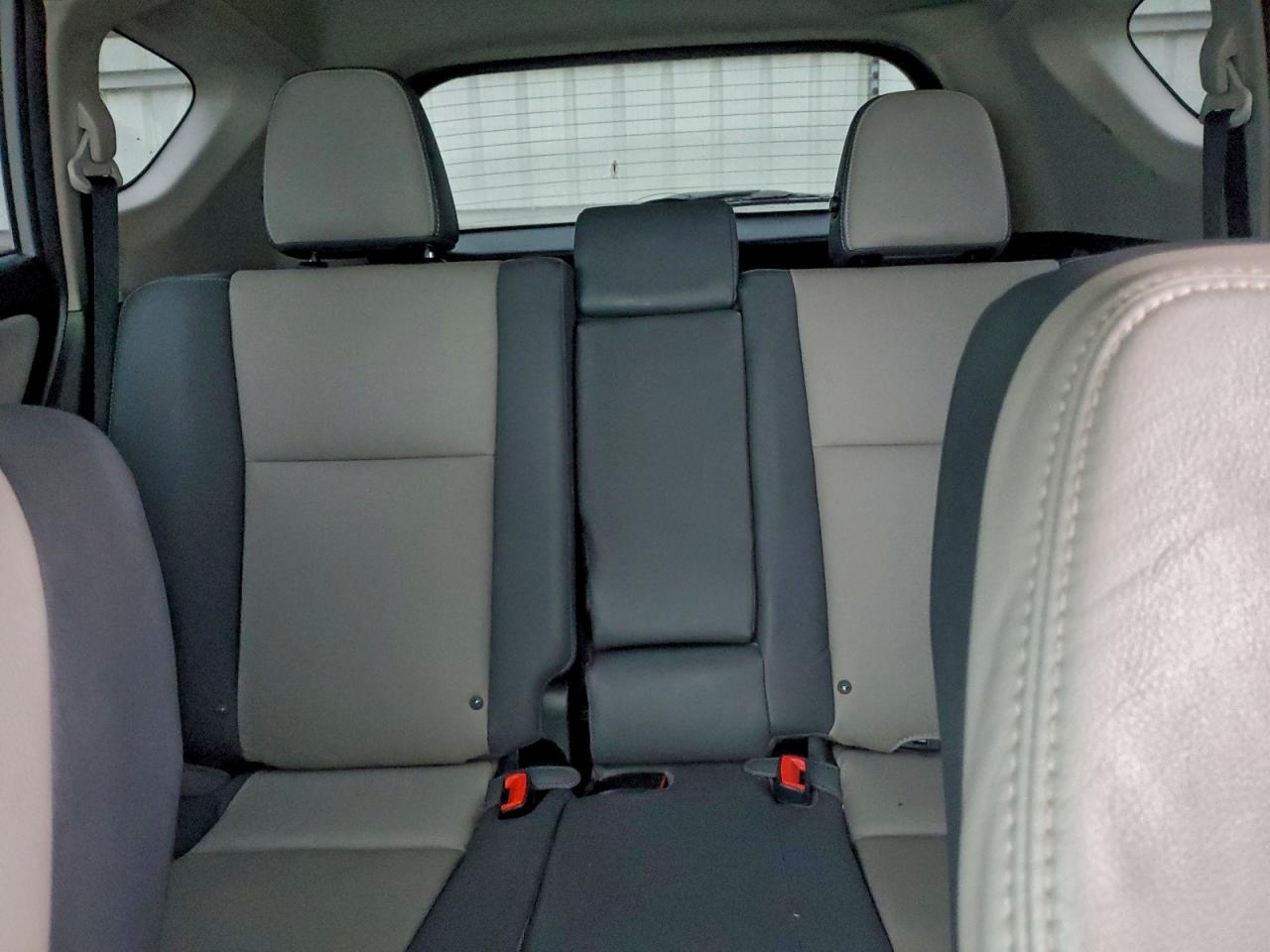 Toyota RAV4 Limited Image 9