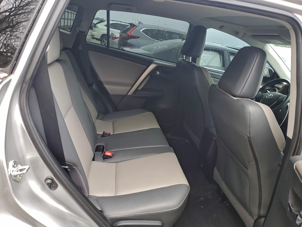 Toyota RAV4 Limited Image 12