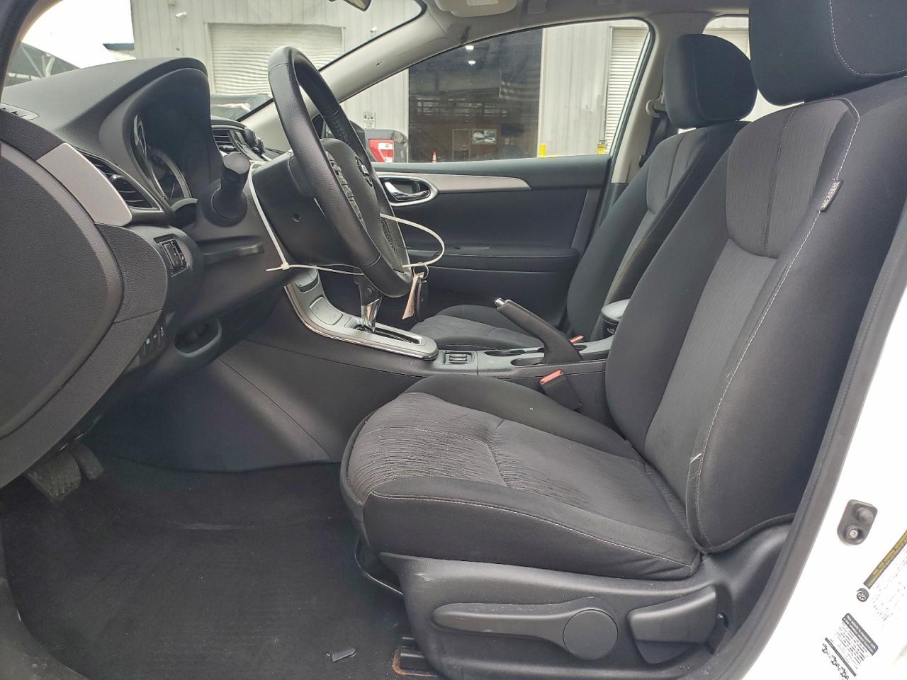 Nissan Sentra S Image 4