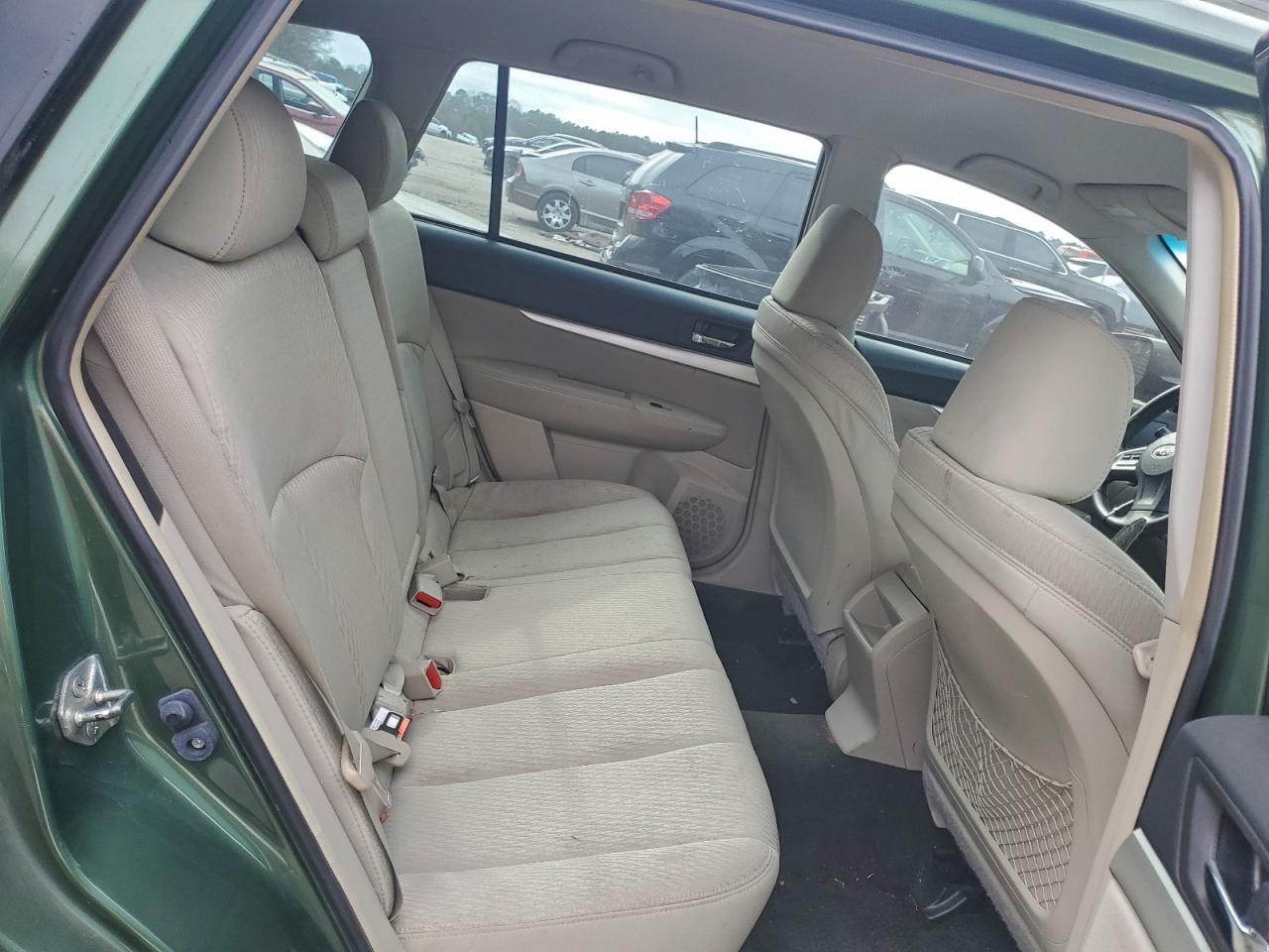 Subaru Outback 2.5i Image 9