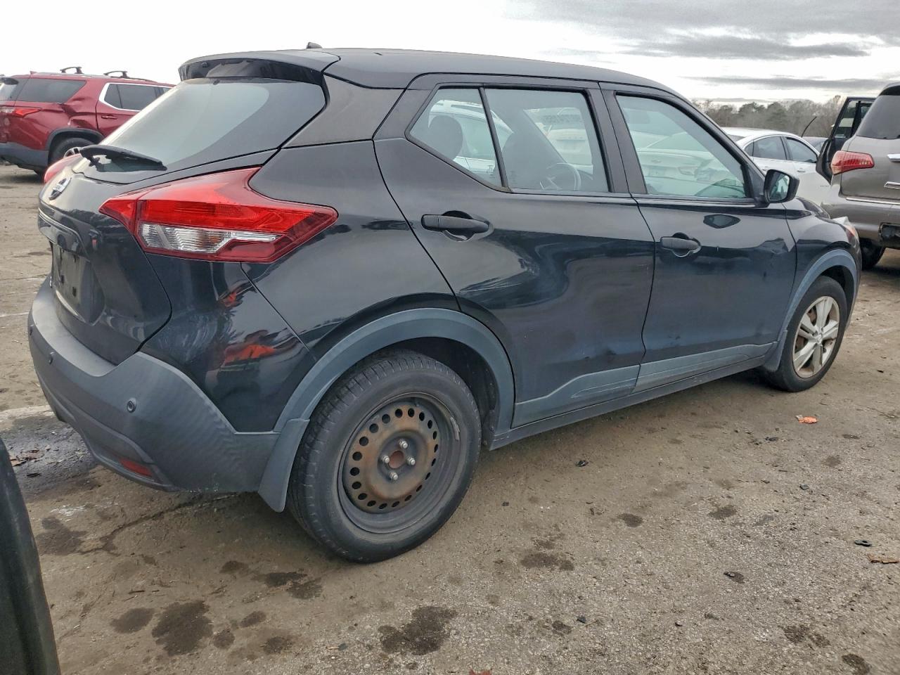 Nissan Kicks S Image 4